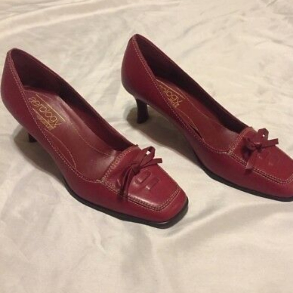 Aerology by Aerosoles Petunia pump in Scarlet